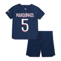 Otroški Nogometni dresi Paris Saint-Germain Marquinhos #5 Domači 2023-24 Kratek Rokav (+ Kratke hlače)